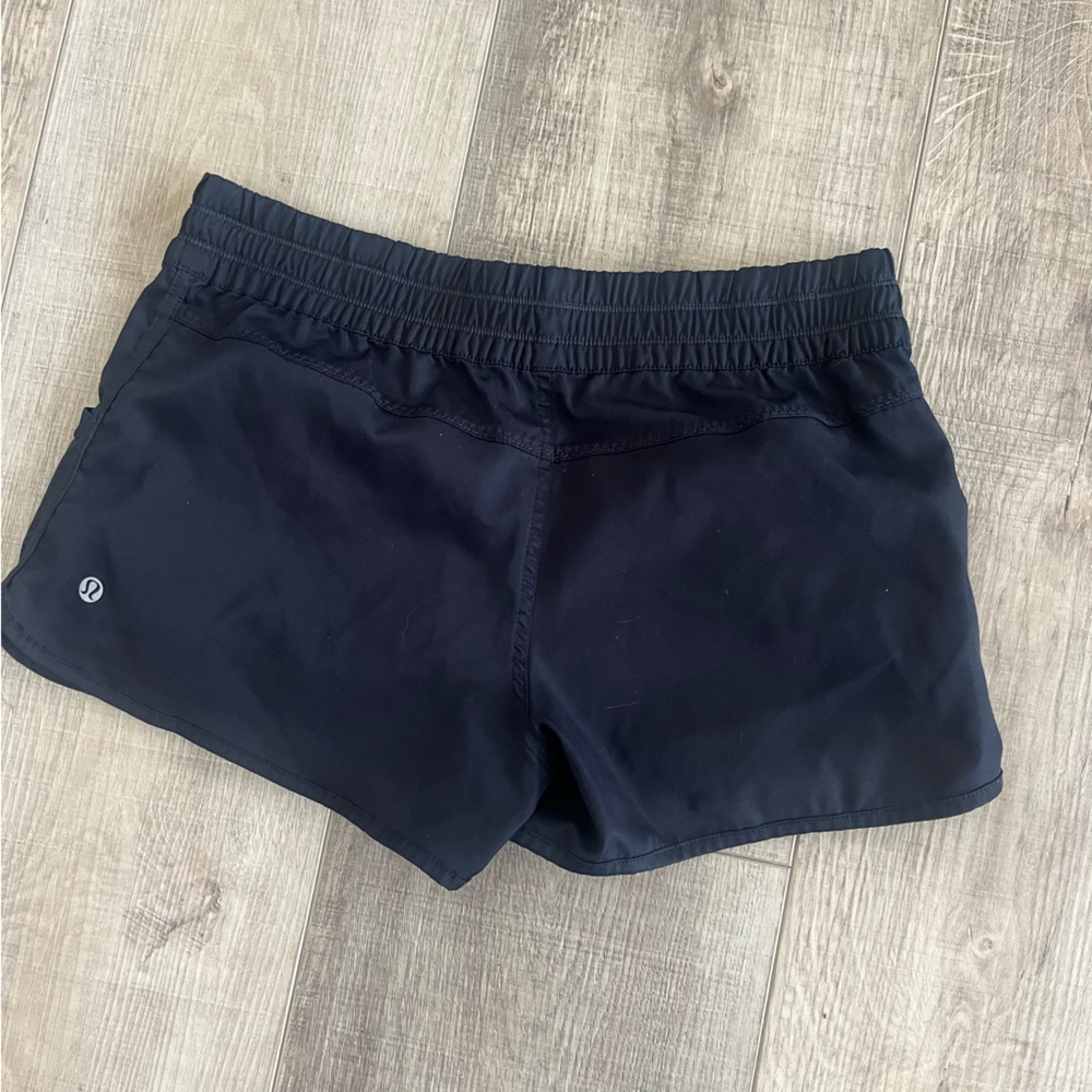 Lululemon Black Running Shorts Hot Wmn size 6 . 28W. Inseam 3”. Rise 8” EUC